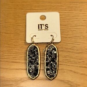 •ITS• Silver and Black on gold tone dangle earrings 🖤💛 NWT